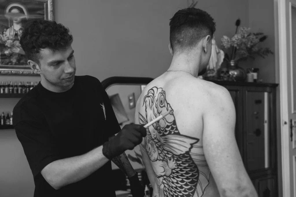 instrukcje-od-tatuatora-po-zakończonej-sesji-wykonania-tatuażu