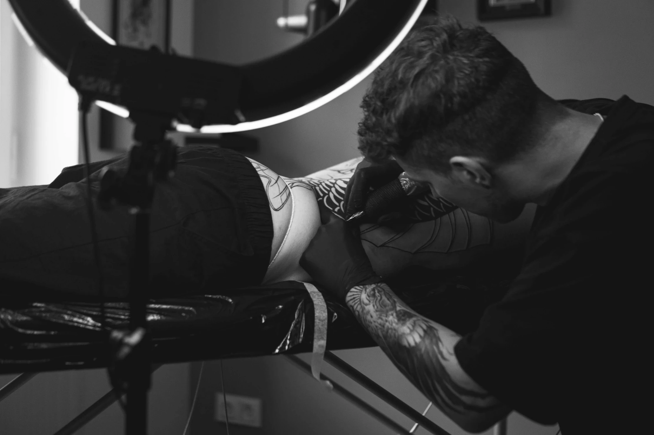 Przygotowanie skóry do sesji tatuażu – peeling i nawilżanie