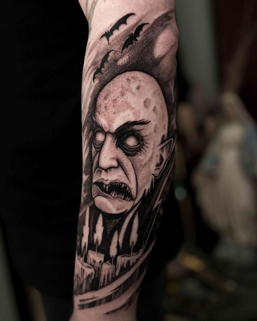 tatuaż na ramieniu i przedramieniu kompozycja warszawa studio